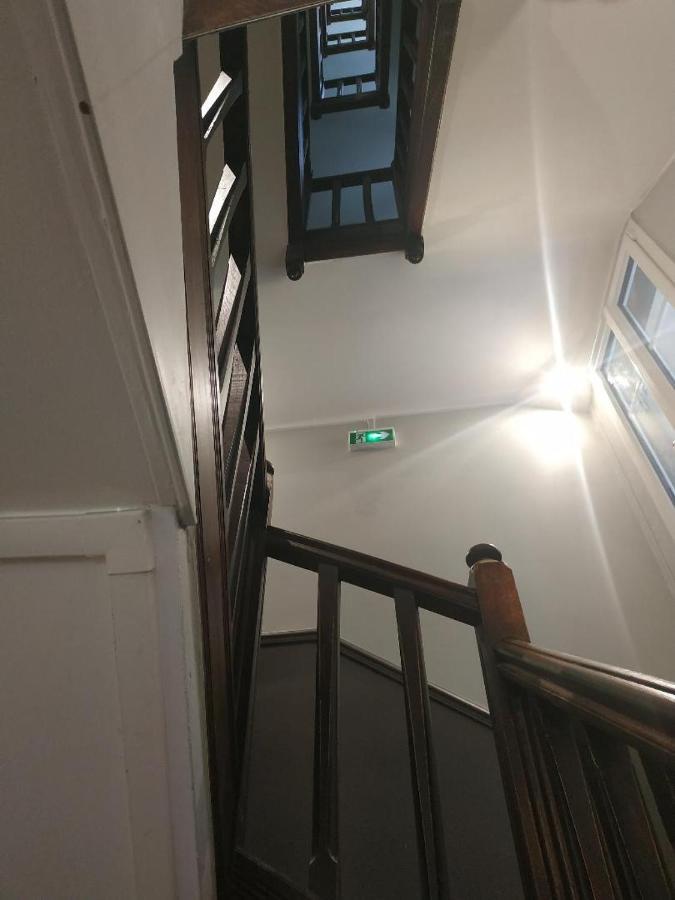Hipotel Paris Belleville Gare De L'Est Екстериор снимка
