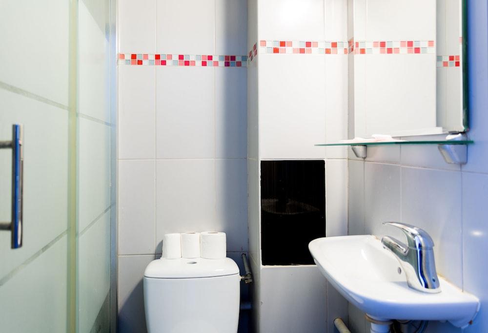 Hipotel Paris Belleville Gare De L'Est Екстериор снимка