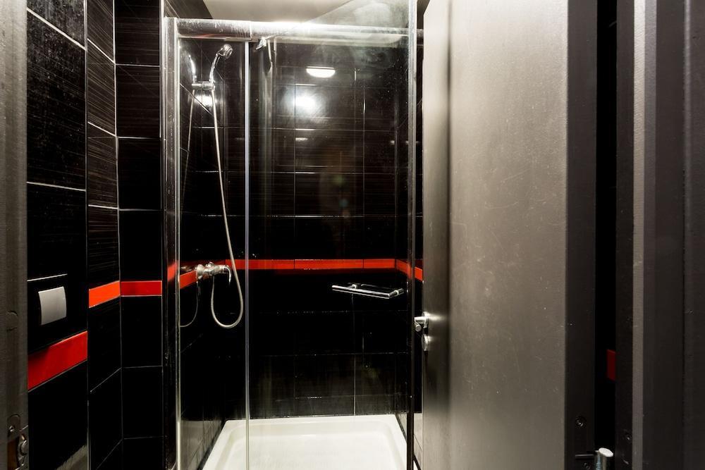 Hipotel Paris Belleville Gare De L'Est Екстериор снимка